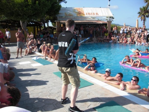 Hypnoseshow auf Ibiza mit Hypnotiseur Alexander Seel