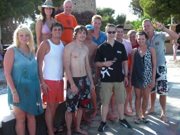Teilnehmer der Hypnoseshow von Hypnotiseur Alexander Seel auf Ibiza